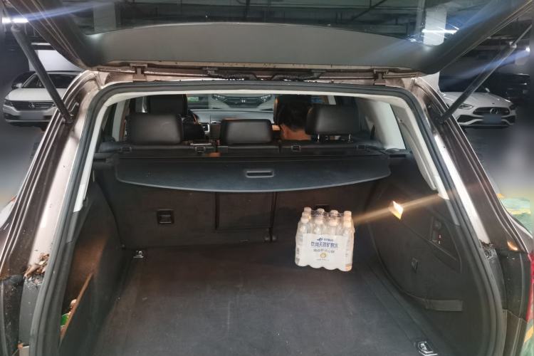 Used Volkswagen Touareg 2011 3.0 TSI Standard Version Trunk
