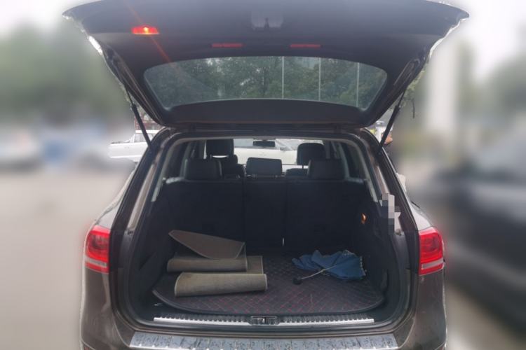 Used Volkswagen Touareg 2011 3.0 TSI Standard Version Trunk