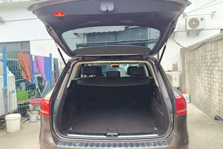 Used Volkswagen Touareg 2011 3.0 TSI Standard Version Trunk