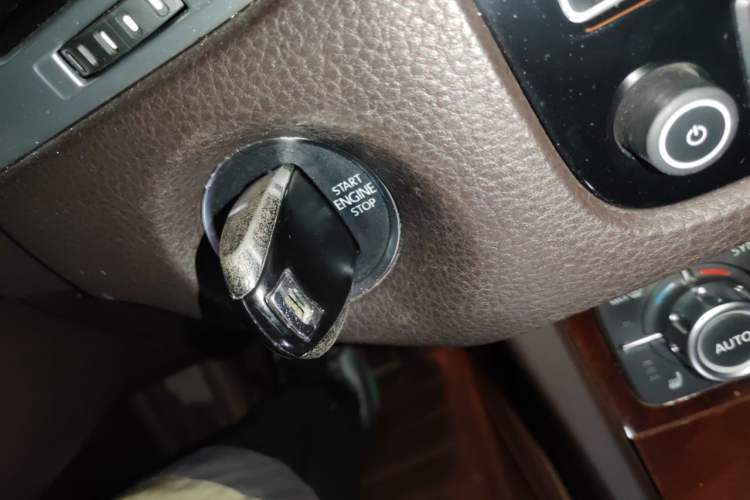 Used Volkswagen Touareg 2011 3.0 TSI Comfort Version Vehicle Key