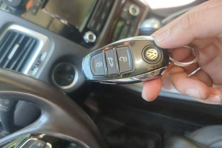 Used Volkswagen Touareg 2011 3.0 TSI Comfort Version Vehicle Key