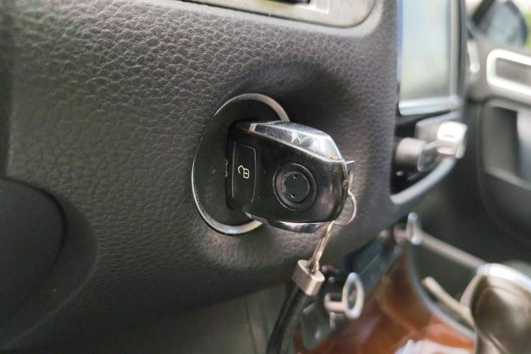 Used Volkswagen Touareg 2011 3.0 TSI Comfort Version Vehicle Key