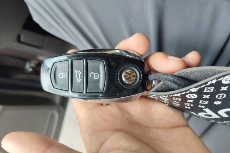 Used Volkswagen Touareg 2011 3.0 TSI Comfort Version Vehicle Key