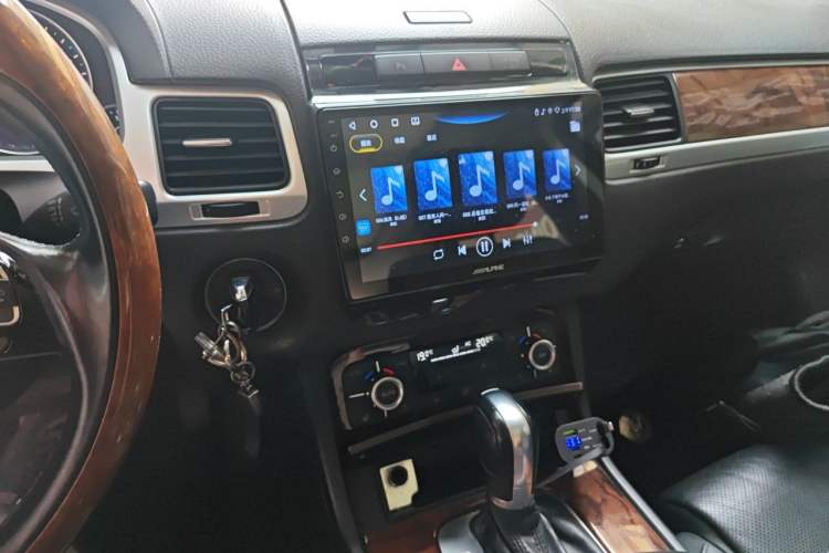 Used Volkswagen Touareg 2011 3.0 TSI Comfort Version Audio And AC Panel