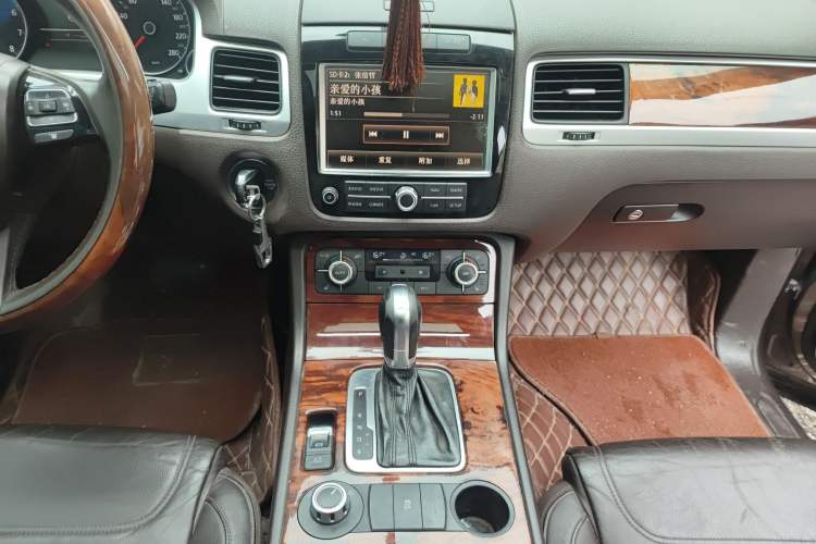 Used Volkswagen Touareg 2011 3.0 TSI Standard Version Audio And AC Panel