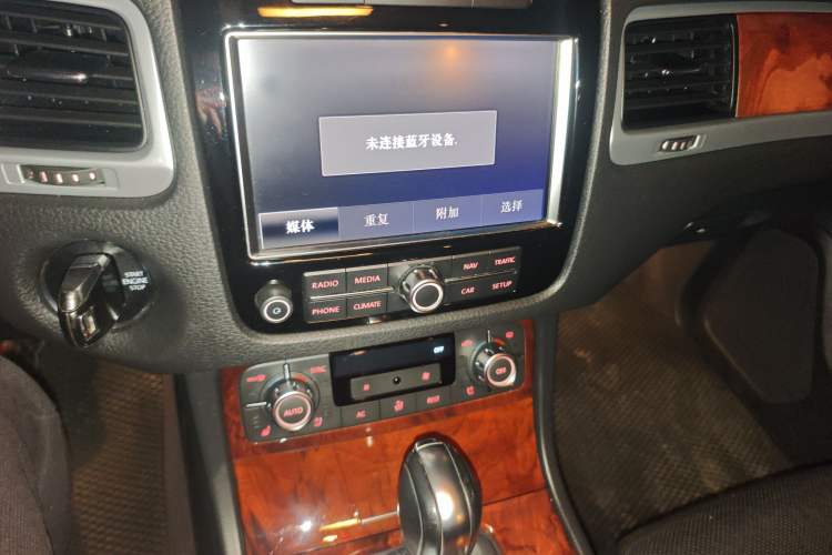 Used Volkswagen Touareg 2011 3.0 TSI Comfort Version Audio And AC Panel