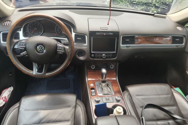 Used Volkswagen Touareg 2011 3.0 TSI High-End Version Center Console
