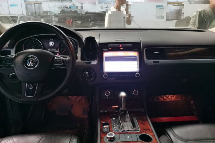 Used Volkswagen Touareg 2011 3.0 TSI Standard Version Center Console