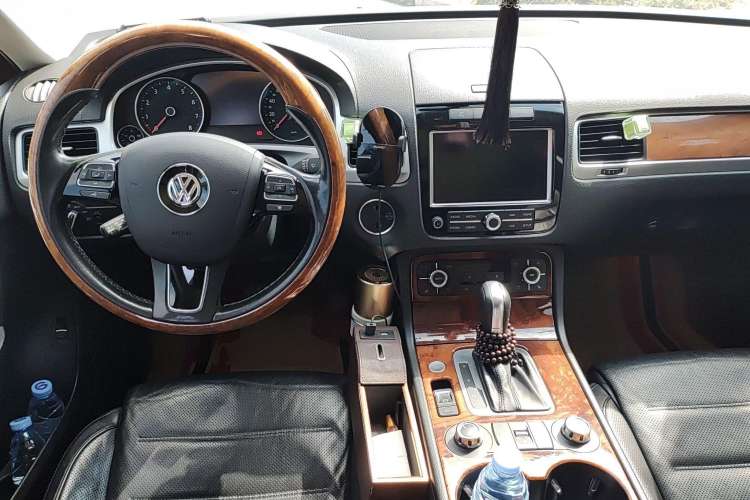 Used Volkswagen Touareg 2011 3.0 TSI High-End Version Center Console