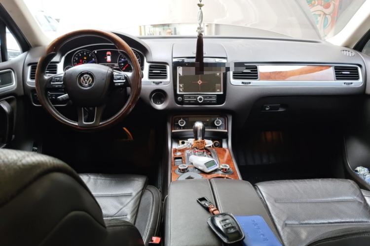 Used Volkswagen Touareg 2011 3.0 TSI Luxury Edition Center Console