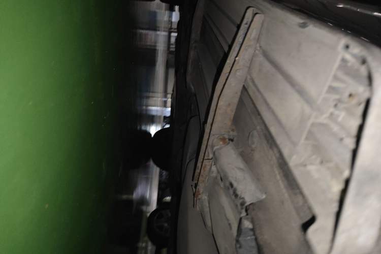 Used Volkswagen Touareg 2011 3.0 TDI Diesel Standard Version Chassis Rear Left