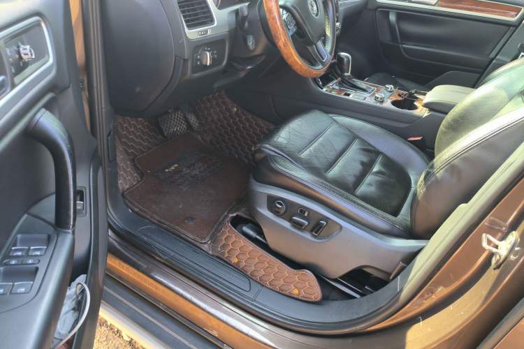 Used Volkswagen Touareg 2011 3.0 TDI Diesel Comfort Version Driver Seat