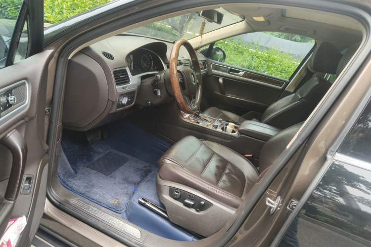Used Volkswagen Touareg 2011 3.0 TSI High-End Version Driver Seat