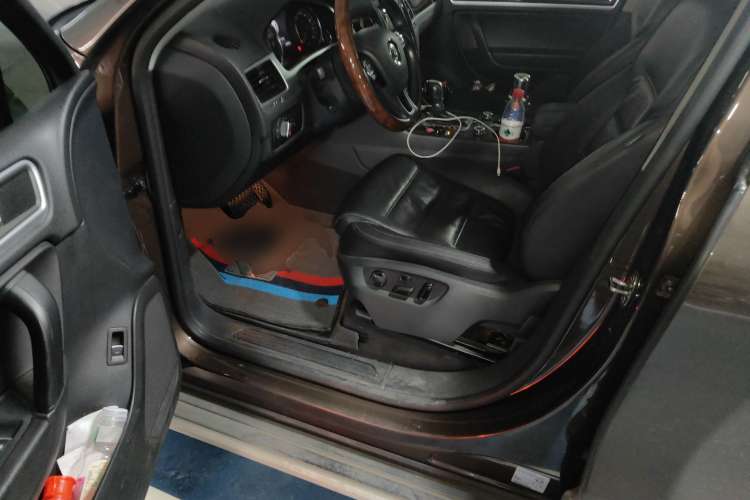 Used Volkswagen Touareg 2011 3.0 TSI High-End Version Driver Seat