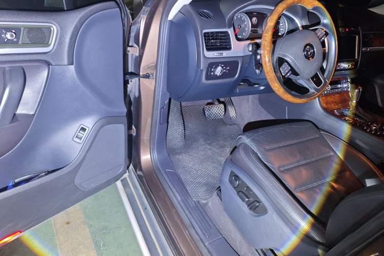 Used Volkswagen Touareg 2011 3.0 TSI Comfort Version Driver Seat