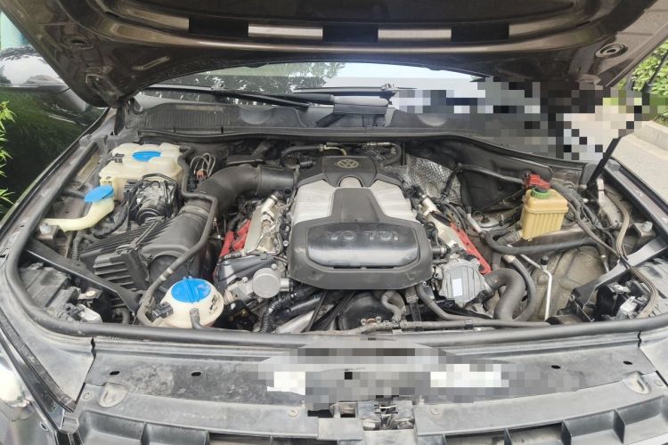 Used Volkswagen Touareg 2011 3.0 TSI High-End Version Engine Bay