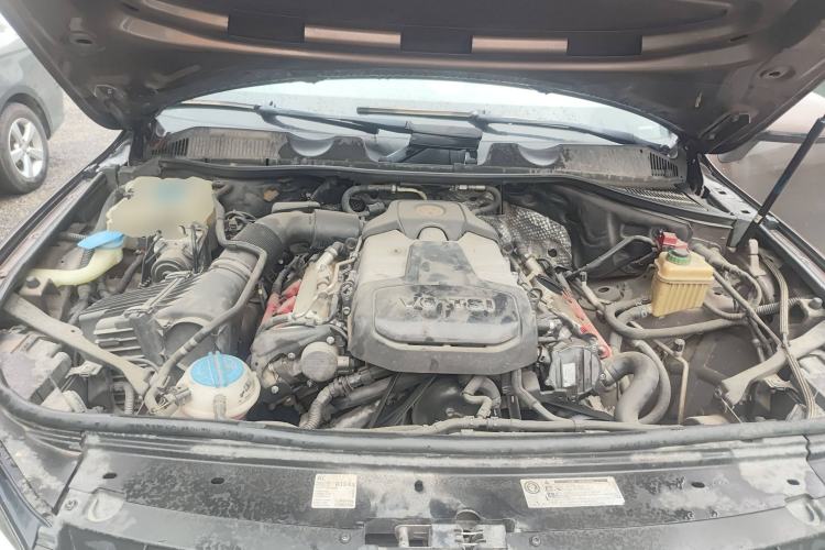 Used Volkswagen Touareg 2011 3.0 TSI Standard Version Engine Bay