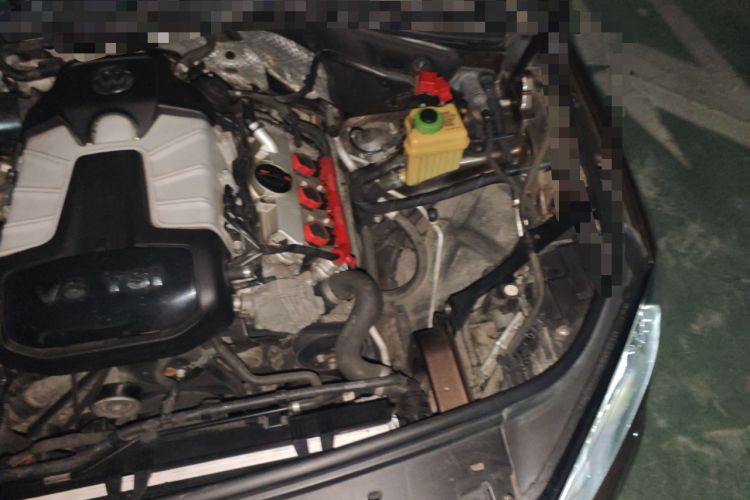 Used Volkswagen Touareg 2011 3.0 TSI Comfort Version Engine Bay Left