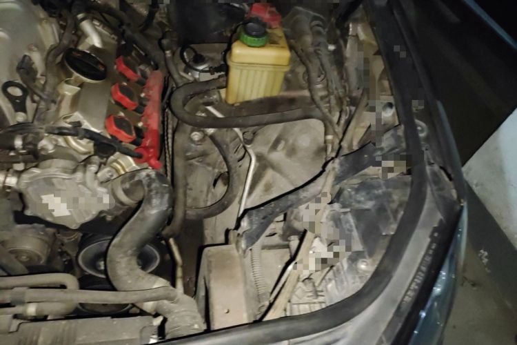 Used Volkswagen Touareg 2011 3.0 TSI Comfort Version Engine Bay Left