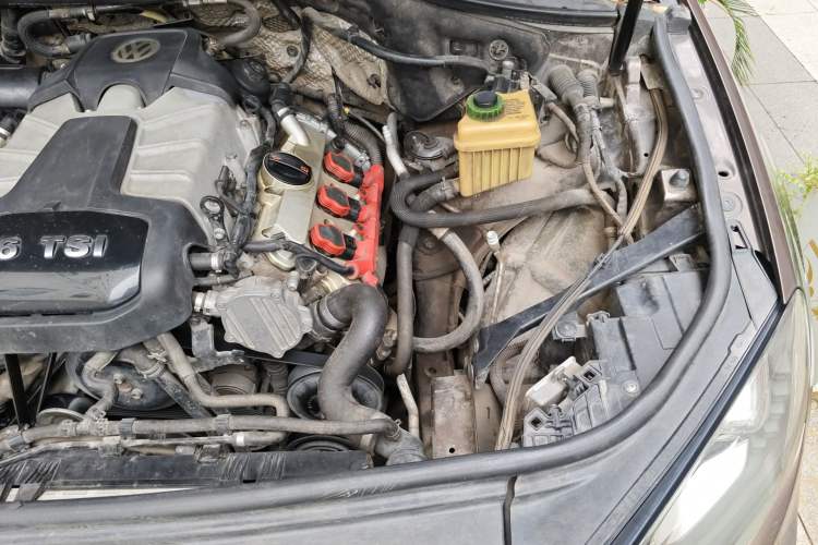 Used Volkswagen Touareg 2011 3.0 TSI Luxury Edition Engine Bay Left