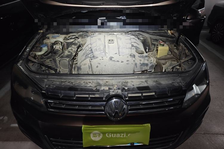 Used Volkswagen Touareg 2011 3.0 TDI Diesel Standard Version Engine Bay