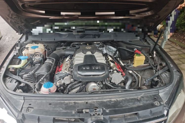 Used Volkswagen Touareg 2011 3.0 TSI Standard Version Engine Bay