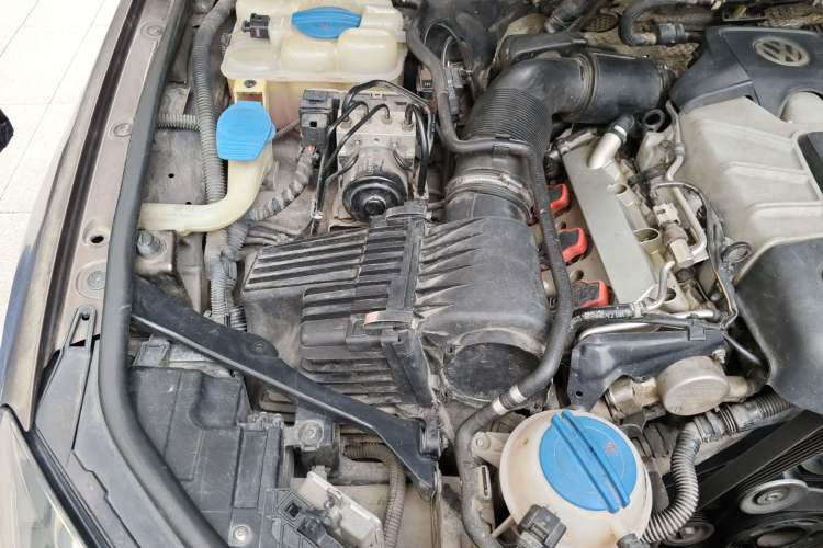 Used Volkswagen Touareg 2011 3.0 TSI Luxury Edition Engine Bay Right