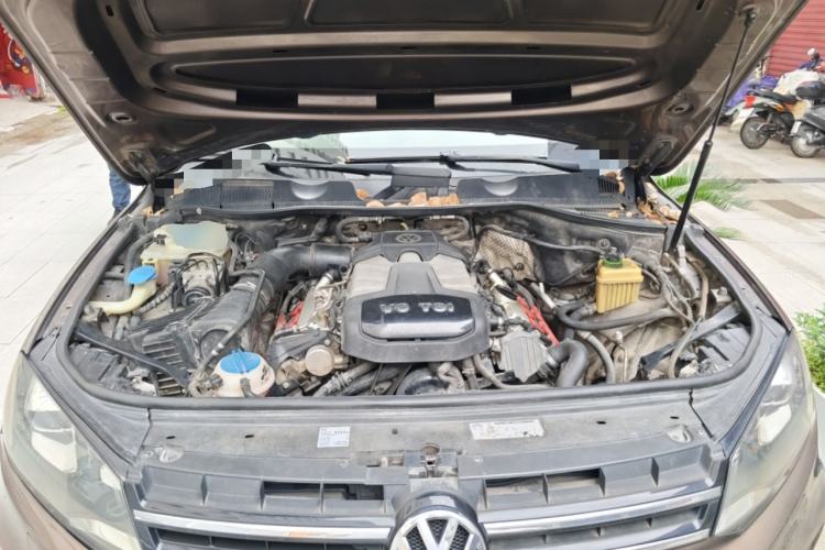 Used Volkswagen Touareg 2011 3.0 TSI Luxury Edition Engine Bay