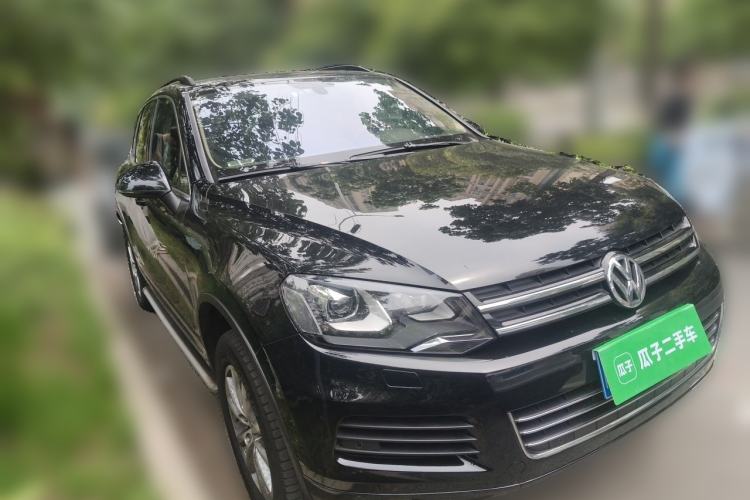 Used Volkswagen Touareg 2011 3.0 TSI High-End Version Front Right 45 Deg