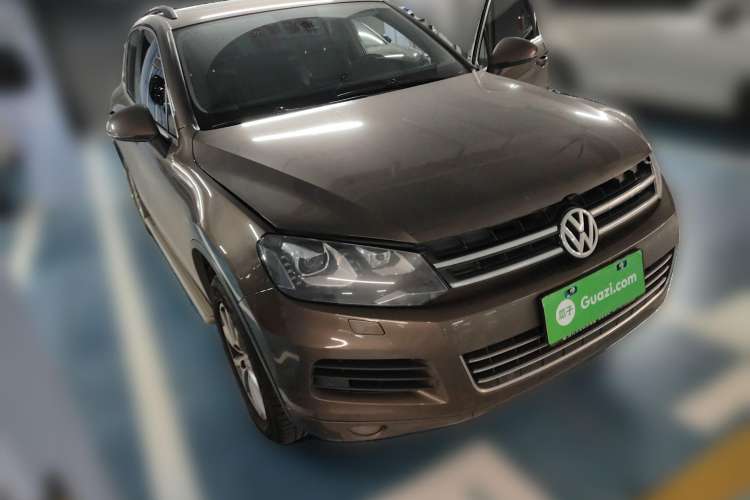 Used Volkswagen Touareg 2011 3.0 TSI High-End Version Front Right 45 Deg