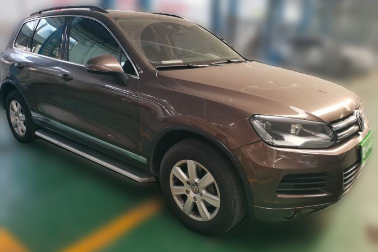 Used Volkswagen Touareg 2011 3.0 TSI Standard Version Front Right 45 Deg