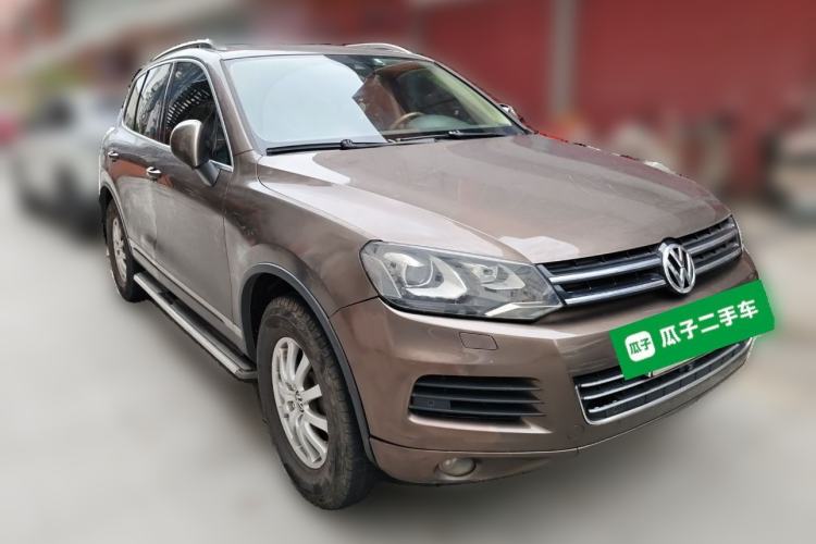Used Volkswagen Touareg 2011 3.0 TSI Luxury Edition Front Right 45 Deg
