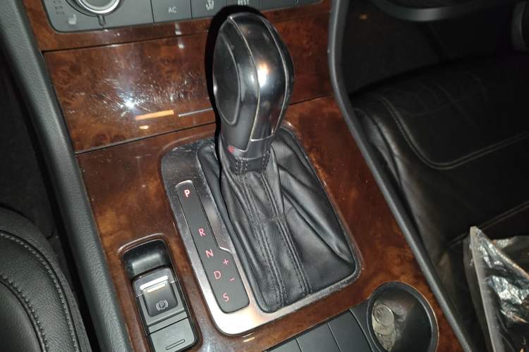 Used Volkswagen Touareg 2011 3.0 TDI Diesel Standard Version Gear Lever