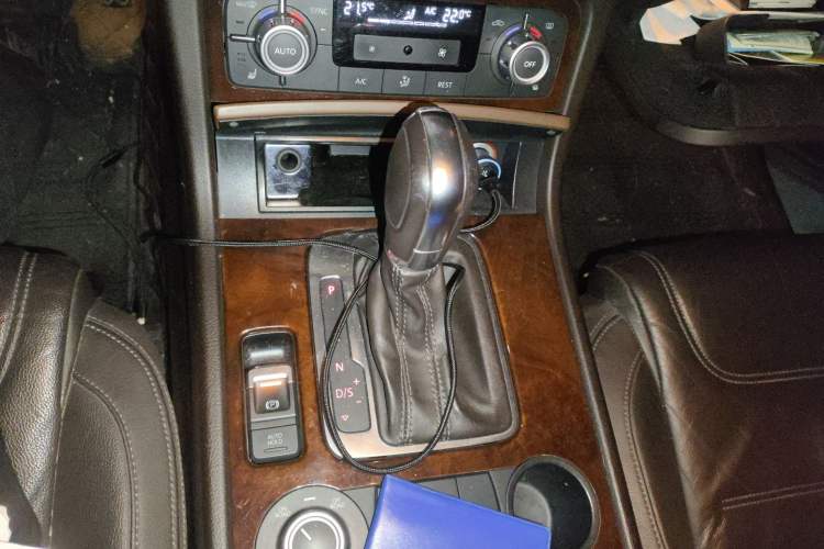 Used Volkswagen Touareg 2011 3.0 TSI Standard Version Gear Lever