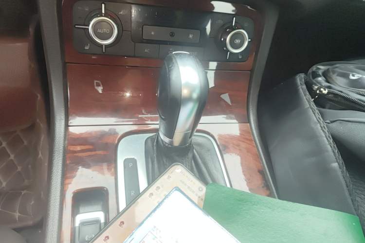 Used Volkswagen Touareg 2011 3.0 TSI Standard Version Gear Lever