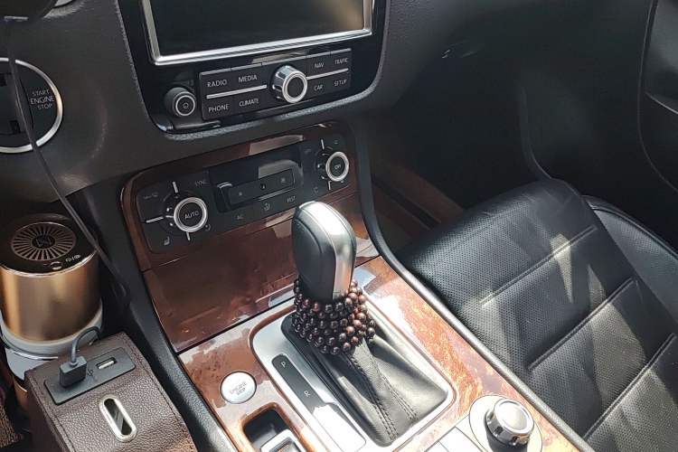 Used Volkswagen Touareg 2011 3.0 TSI High-End Version Gear Lever