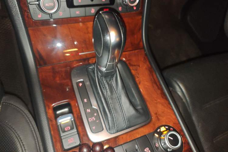 Used Volkswagen Touareg 2011 3.0 TSI Comfort Version Gear Lever