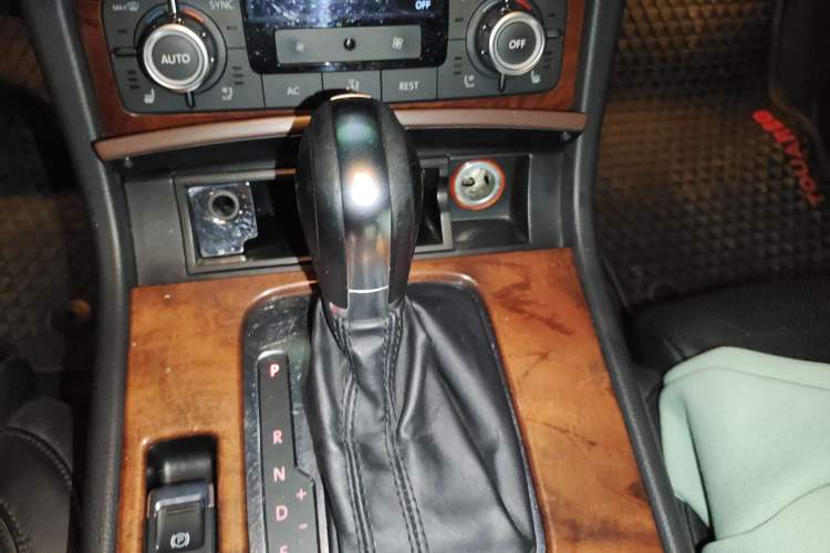 Used Volkswagen Touareg 2011 3.0 TSI Comfort Version Gear Lever