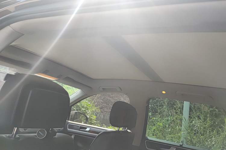 Used Volkswagen Touareg 2011 3.0 TSI High-End Version Headliner