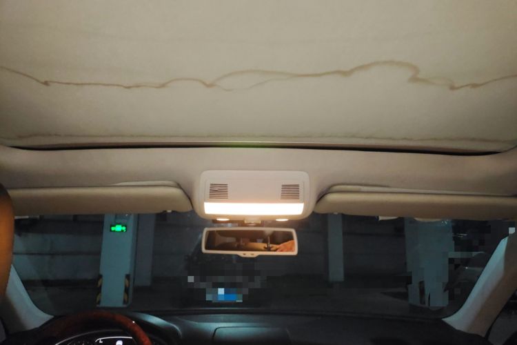Used Volkswagen Touareg 2011 3.0 TSI Comfort Version Headliner