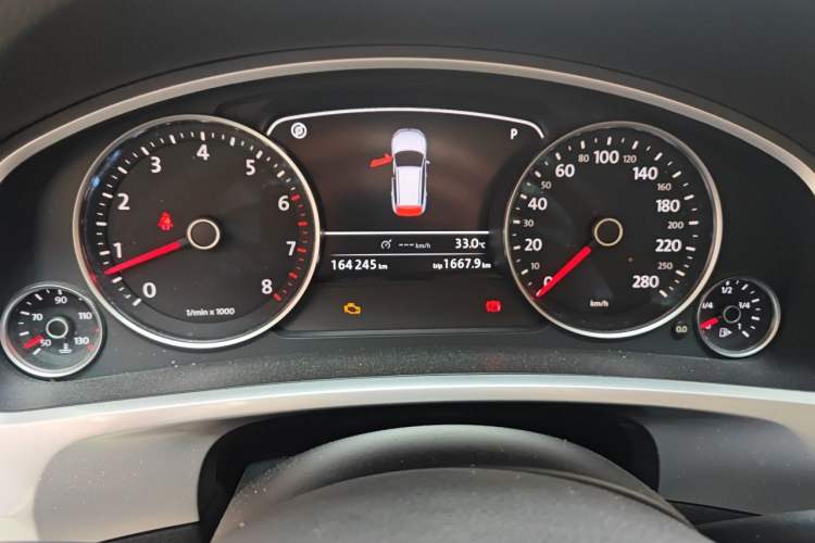 Used Volkswagen Touareg 2011 3.0 TSI Comfort Version Instrument Cluster