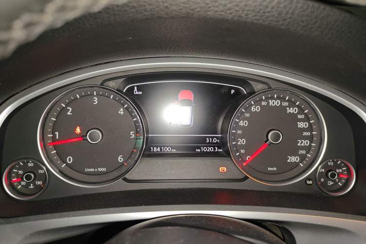 Used Volkswagen Touareg 2011 3.0 TDI Diesel Standard Version Instrument Cluster