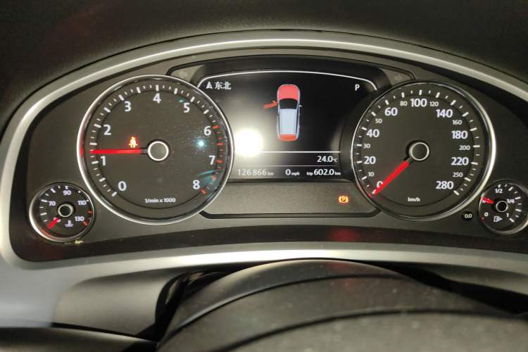 Used Volkswagen Touareg 2011 3.0 TSI High-End Version Instrument Cluster