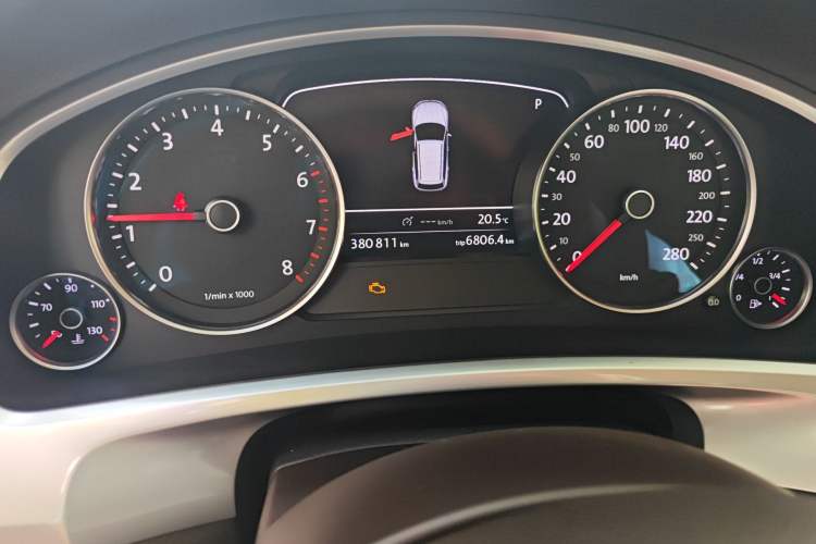 Used Volkswagen Touareg 2011 3.0 TSI Standard Version Instrument Cluster