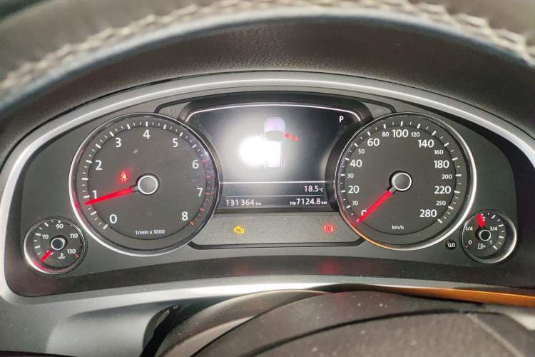 Used Volkswagen Touareg 2011 3.0 TSI Standard Version Instrument Cluster