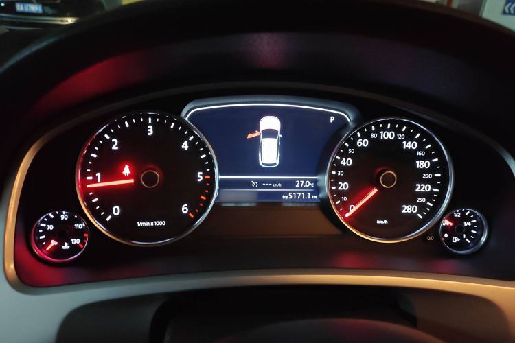 Used Volkswagen Touareg 2011 3.0 TDI Diesel Standard Version Instrument Cluster
