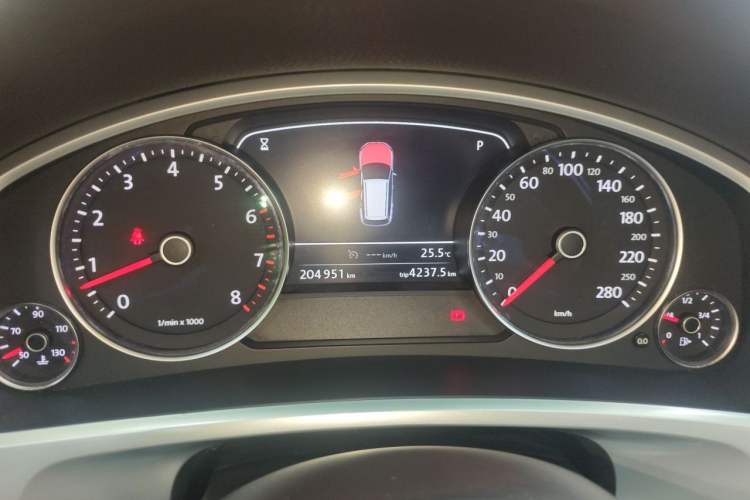 Used Volkswagen Touareg 2011 3.0 TSI Standard Version Instrument Cluster