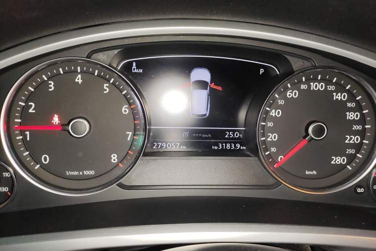 Used Volkswagen Touareg 2011 3.0 TSI Comfort Version Instrument Cluster