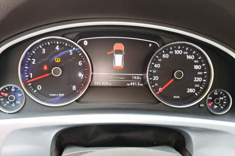 Used Volkswagen Touareg 2011 3.0 TSI Luxury Edition Instrument Cluster