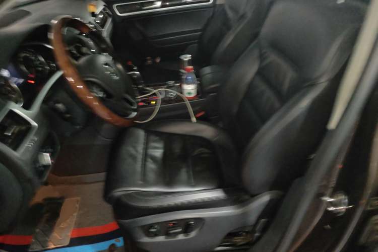 Used Volkswagen Touareg 2011 3.0 TSI High-End Version Left Front Seat